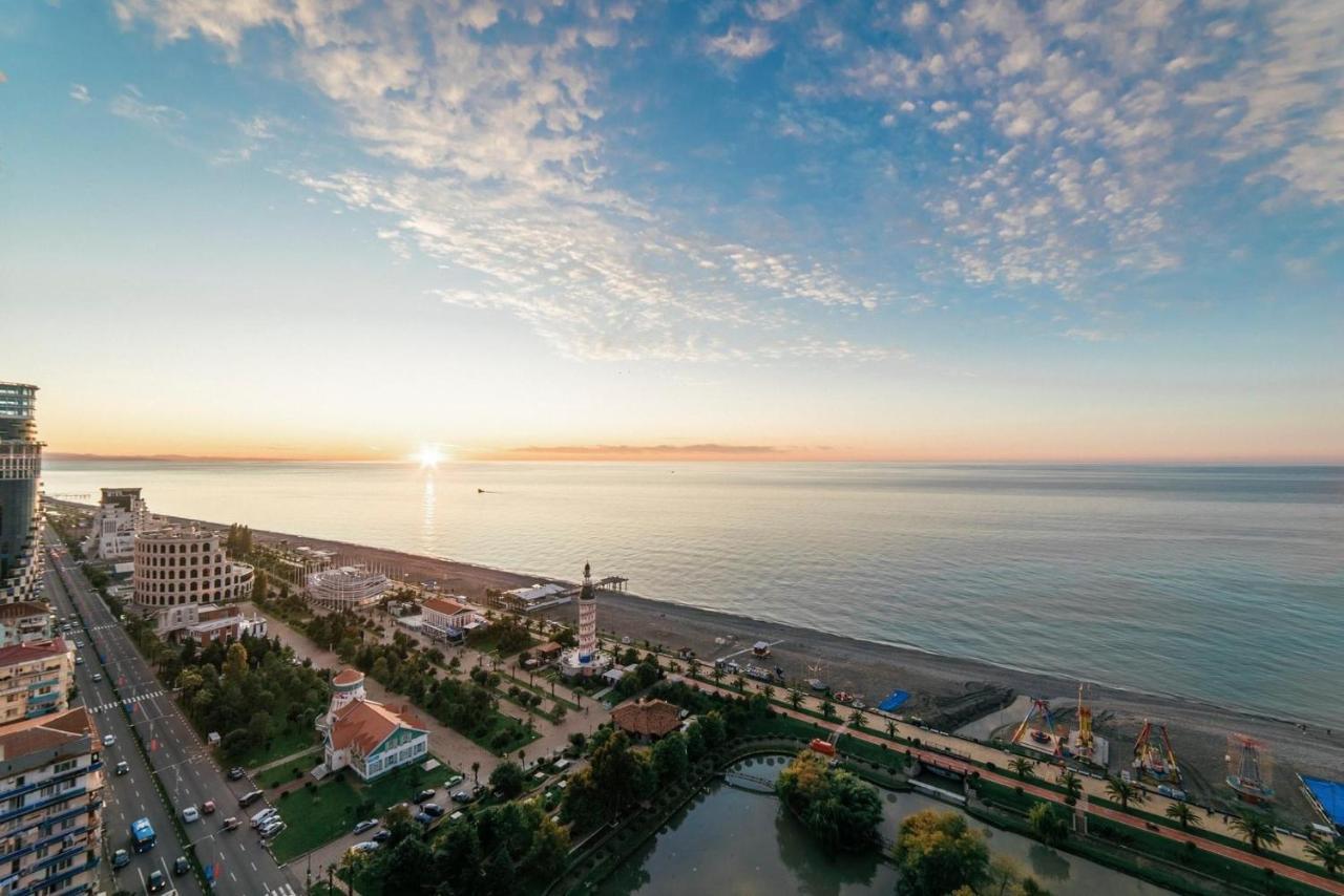 Orbi City Luxury Towers Aparthotel Batumi Exterior foto