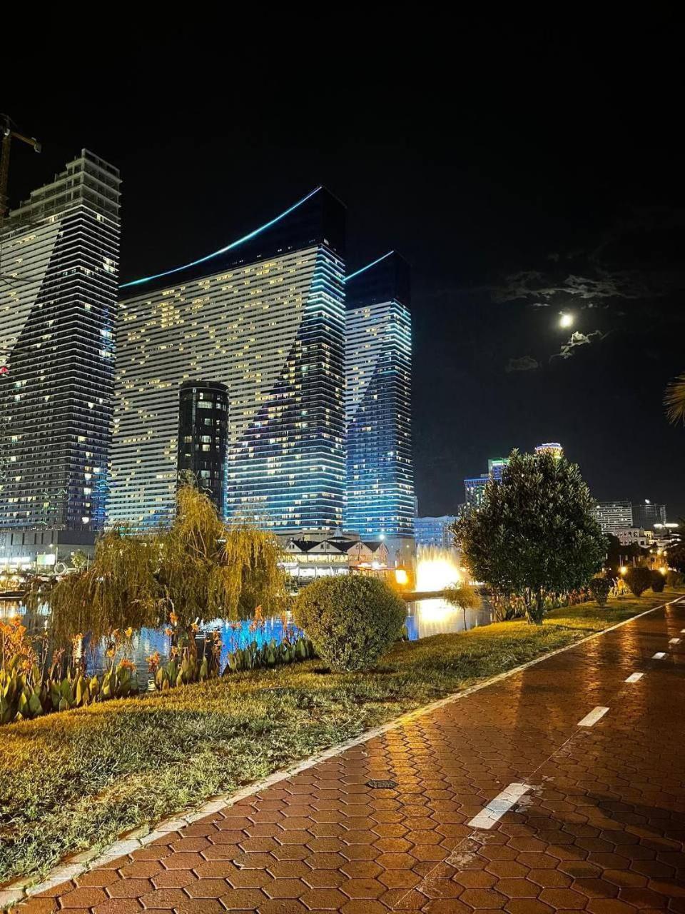 Orbi City Luxury Towers Aparthotel Batumi Exterior foto